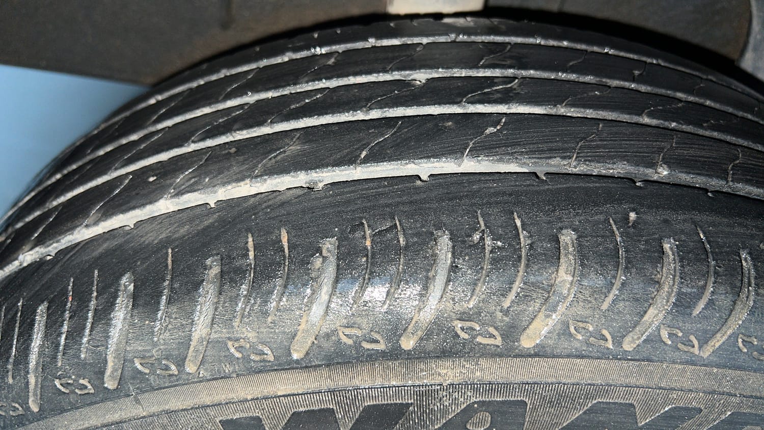 Used 2023 Nissan Magnite XV Premium Turbo CVT Petrol Automatic tyres RIGHT REAR TYRE TREAD VIEW