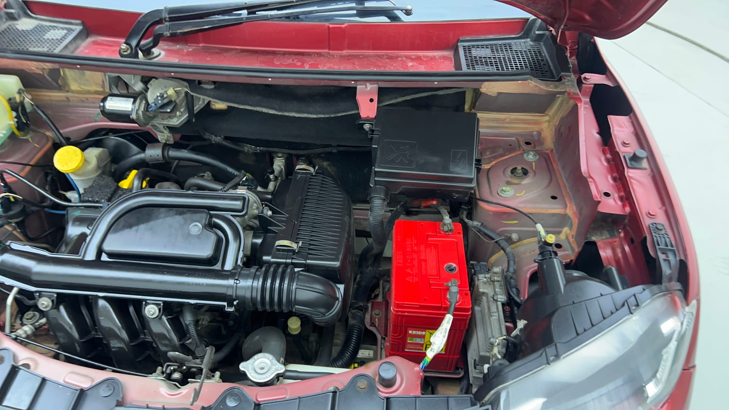Used 2017 Renault Kwid 1.0 RXT AMT Opt Petrol Automatic engine ENGINE LEFT SIDE VIEW