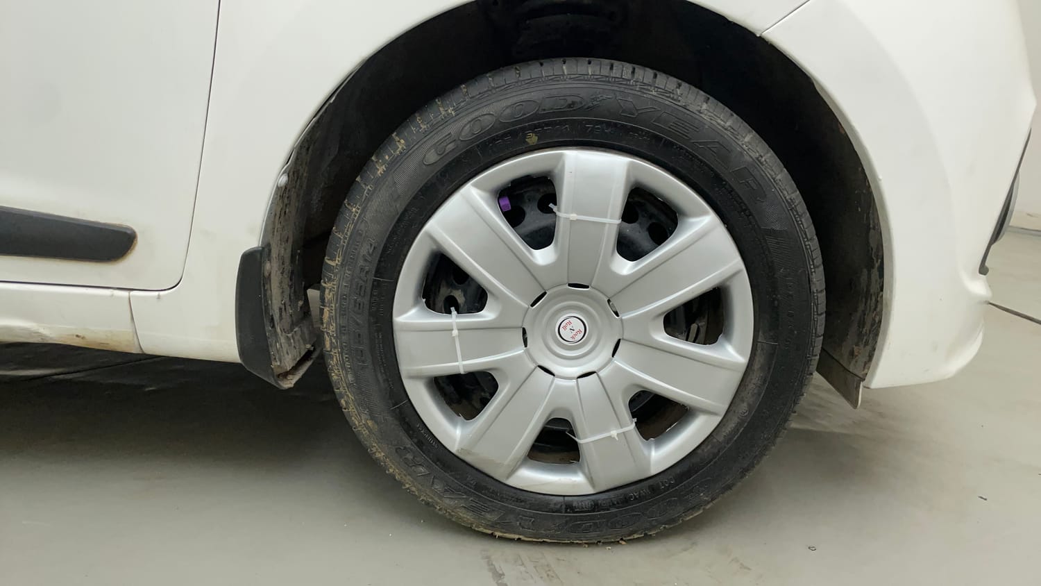 Used 2014 Hyundai Grand i10 Sportz 1.2 Kappa VTVT Petrol Manual tyres RIGHT FRONT TYRE RIM VIEW