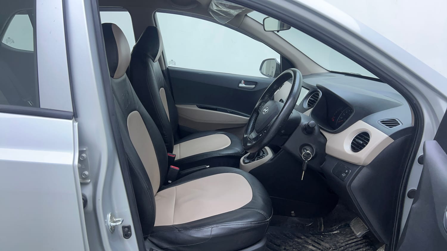 Used 2018 Hyundai Grand i10 Sportz AT 1.2 Kappa VTVT Petrol Automatic interior RIGHT SIDE FRONT DOOR CABIN VIEW