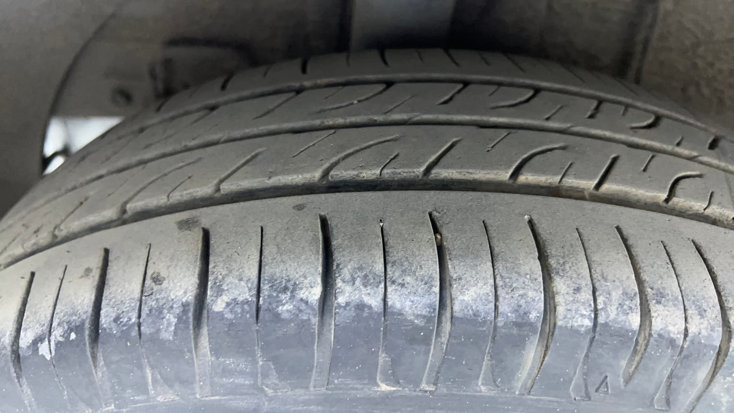Used 2018 Hyundai Elite i20 Asta 1.2 AT Petrol Automatic tyres RIGHT REAR TYRE TREAD VIEW