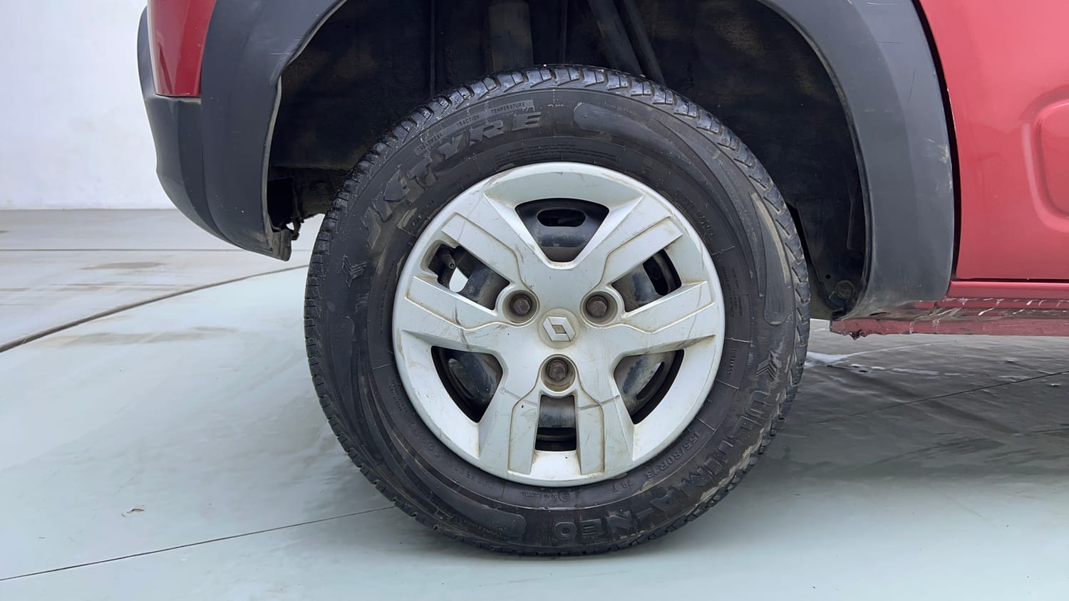 Used 2017 Renault Kwid 1.0 RXT AMT Opt Petrol Automatic tyres RIGHT REAR TYRE RIM VIEW