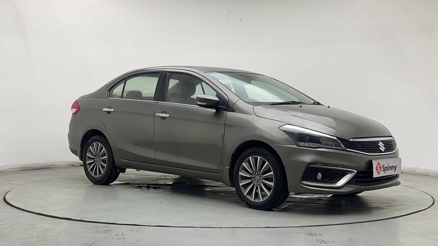 Used 2018 Maruti Suzuki Ciaz Alpha Hybrid 1.5 Petrol Manual exterior RIGHT FRONT CORNER VIEW