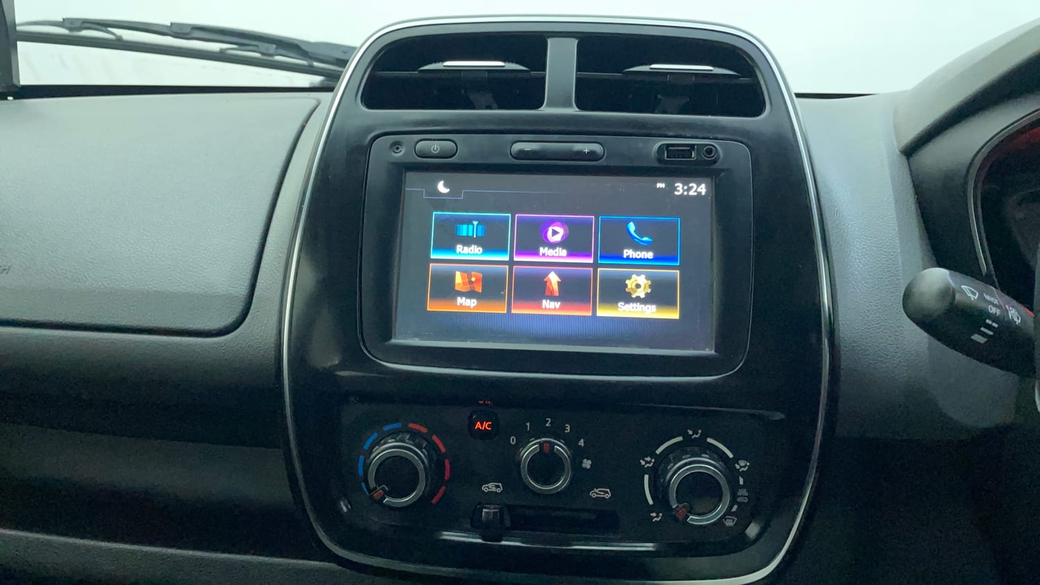Used 2018 Renault Kwid 1.0 RXT AMT Opt Petrol Automatic interior MUSIC SYSTEM & AC CONTROL VIEW
