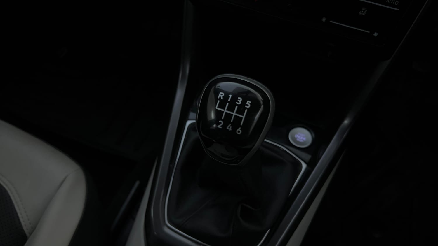 Used 2022 Volkswagen Taigun Topline 1.0 TSI MT Petrol Manual interior GEAR  KNOB VIEW