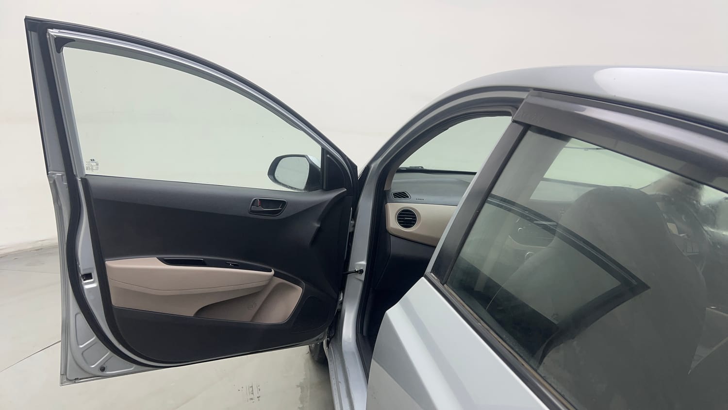 Used 2020 Hyundai Xcent S Petrol+cng(outside fitted) Cng Manual interior LEFT FRONT DOOR OPEN VIEW