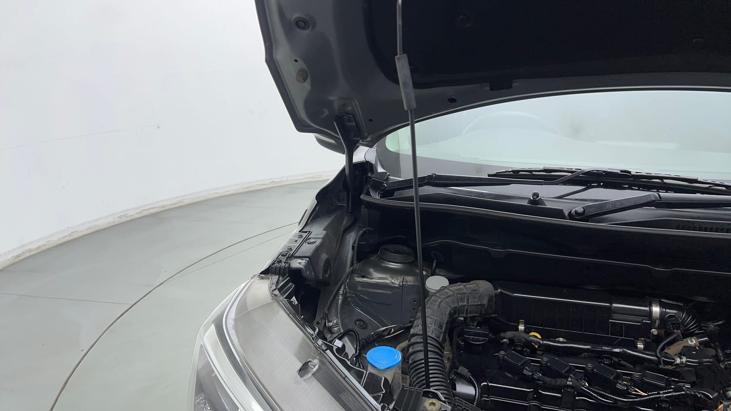 Used 2020 Maruti Suzuki XL6 Zeta MT Petrol Petrol Manual engine ENGINE RIGHT SIDE HINGE & APRON VIEW