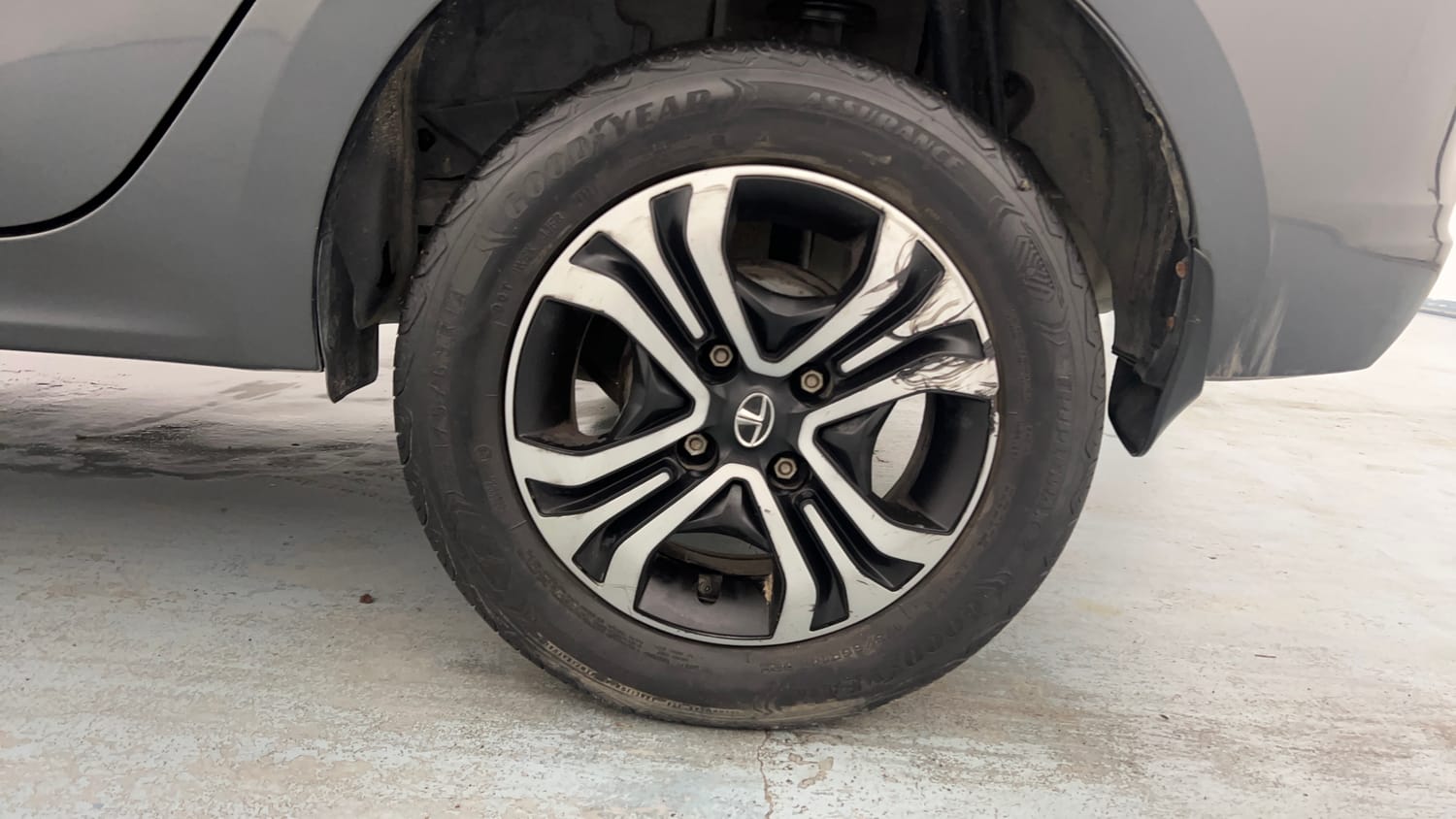 Used 2022 Tata Tigor XZ Plus CNG Cng Manual tyres LEFT REAR TYRE RIM VIEW
