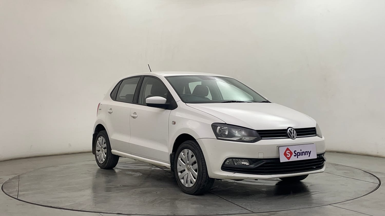 Used 2015 Volkswagen Polo Comfortline 1.2L (P) Petrol Manual exterior RIGHT FRONT CORNER VIEW