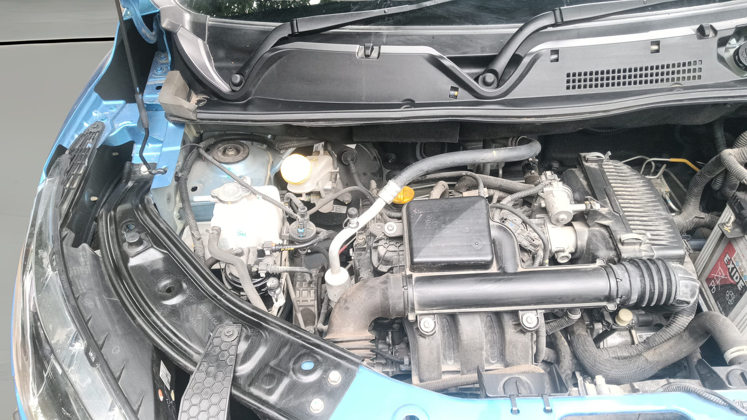 Used 2023 Nissan Magnite XV AMT Petrol Automatic engine ENGINE RIGHT SIDE VIEW