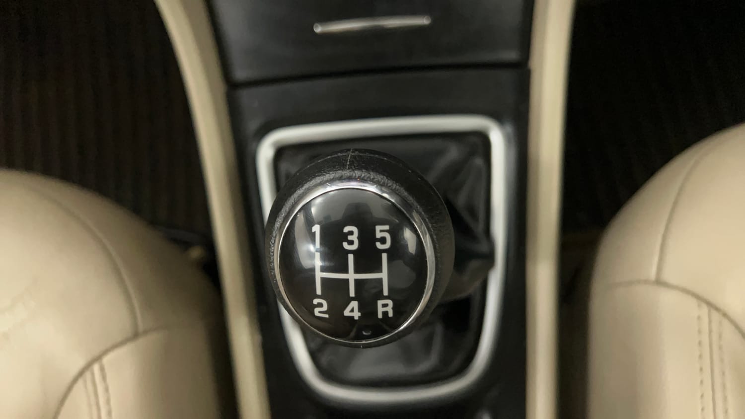Used 2017 Maruti Suzuki Ciaz ZXI+ CNG (Outside Fitted) Cng Manual interior GEAR  KNOB VIEW