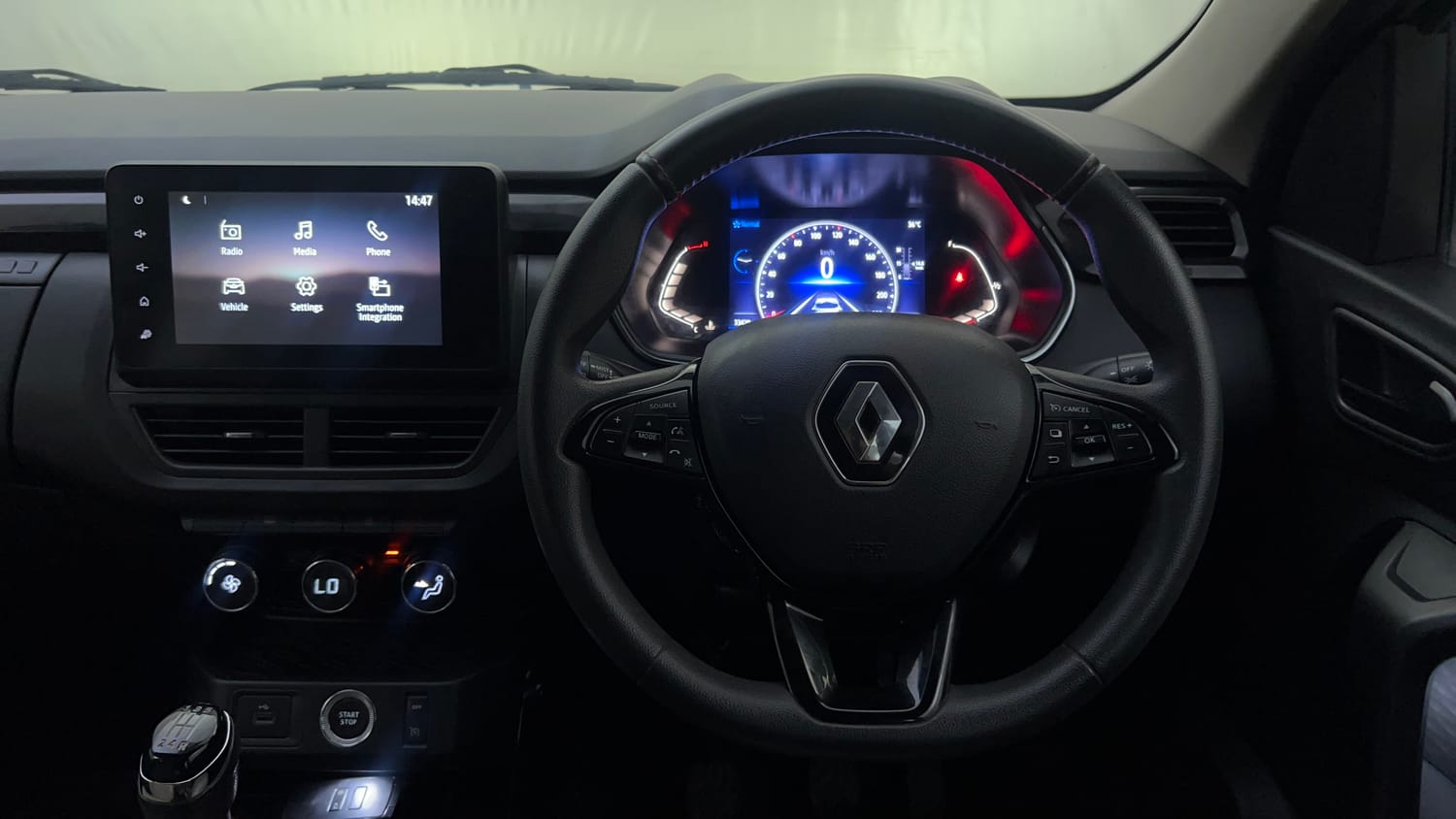 Used 2022 Renault Kiger RXZ 1.0 Turbo MT Petrol Manual interior STEERING VIEW