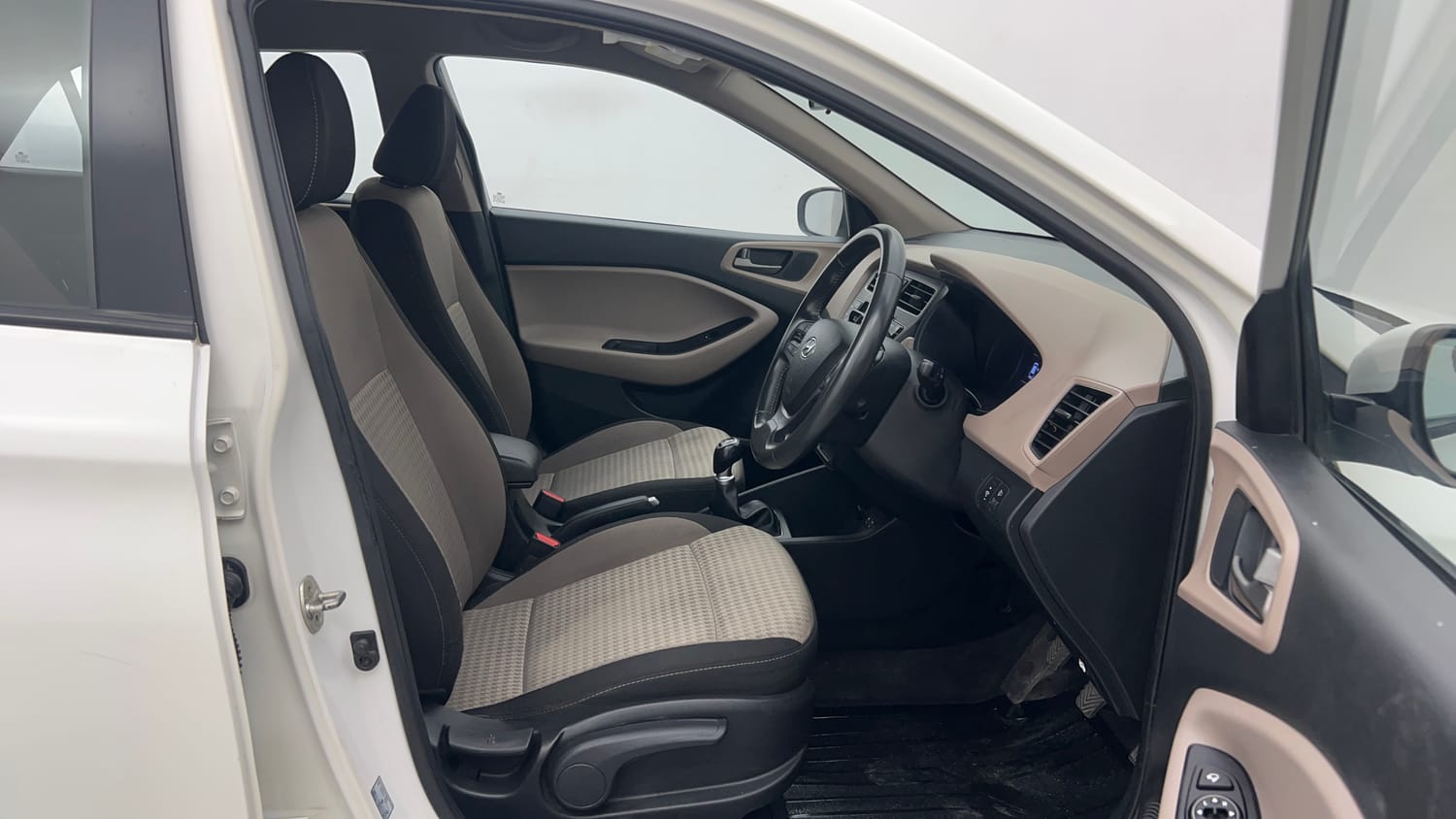 Used 2018 Hyundai Elite i20 Asta 1.2 (O) Petrol Manual interior RIGHT SIDE FRONT DOOR CABIN VIEW