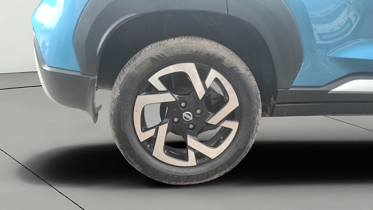 Used 2023 Nissan Magnite XV AMT Petrol Automatic tyres RIGHT REAR TYRE RIM VIEW