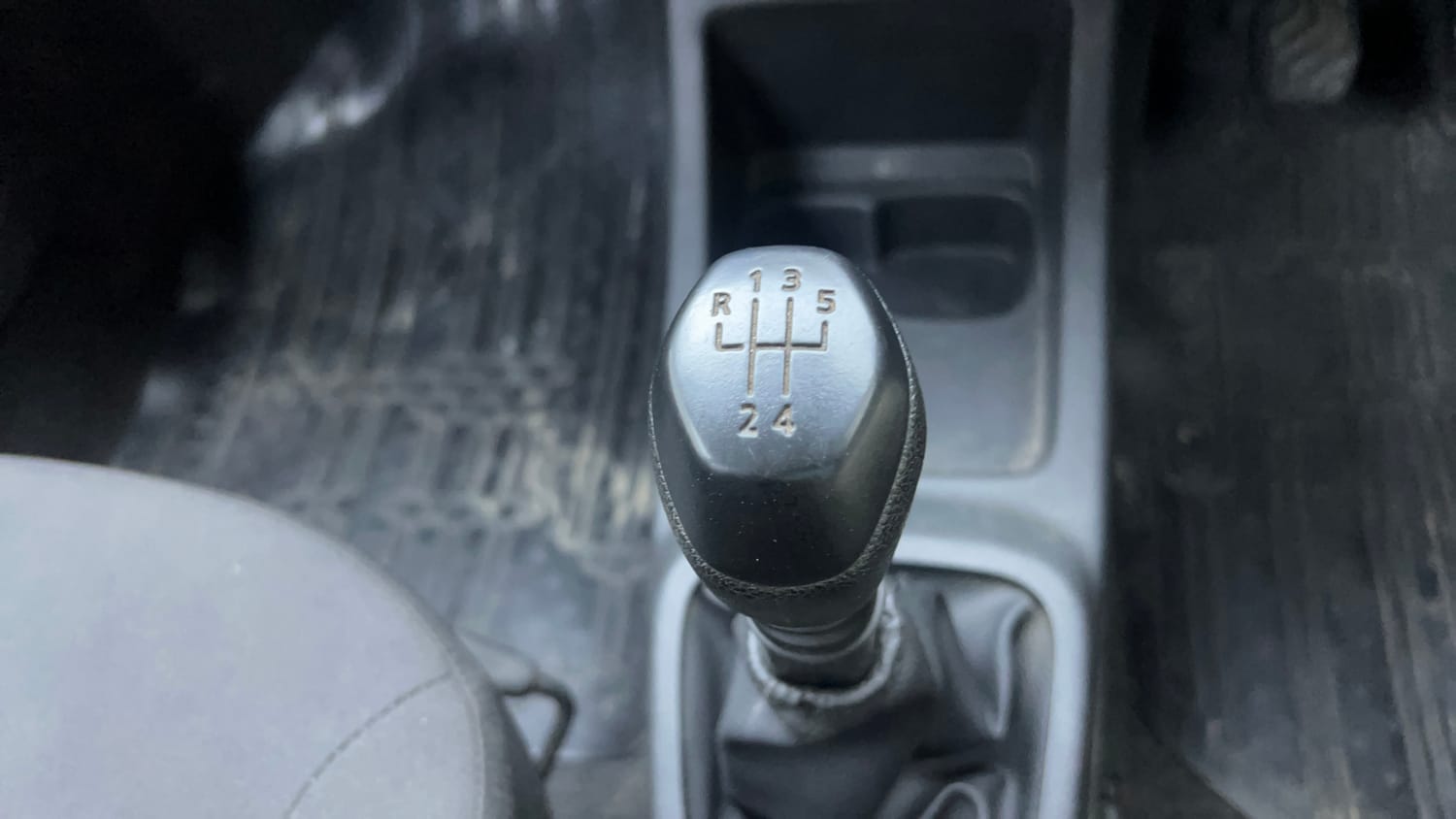 Used 2018 Renault Kwid 1.0 RXT Petrol Manual interior GEAR  KNOB VIEW