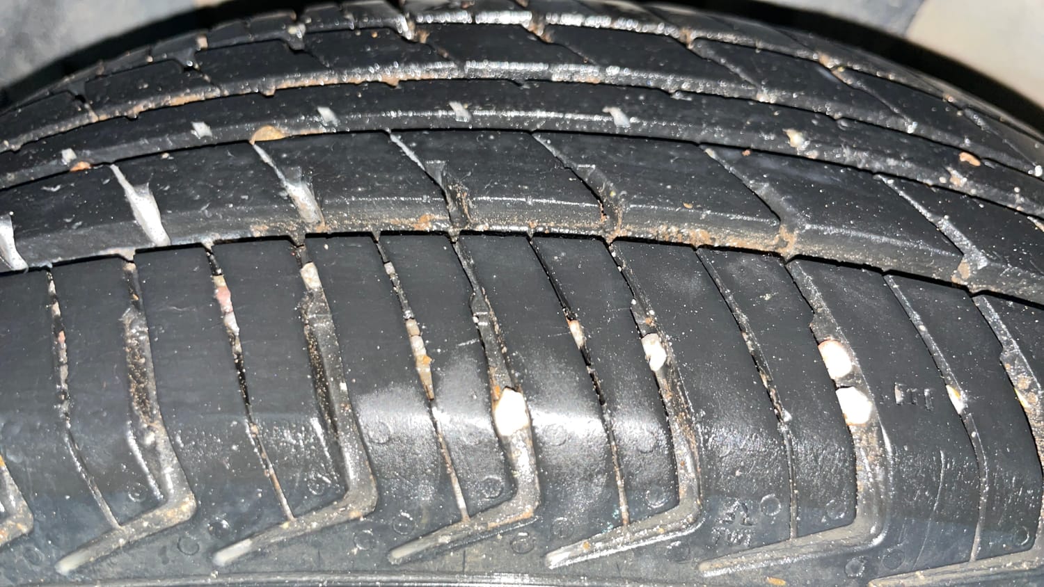 Used 2016 Renault Kwid RXT Petrol Manual tyres LEFT FRONT TYRE TREAD VIEW