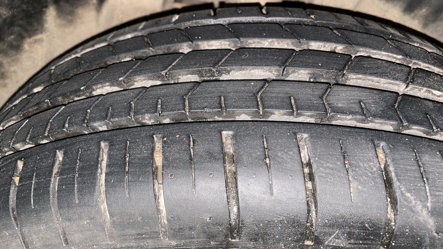 Used 2024 Toyota Glanza V AMT Petrol Automatic tyres RIGHT REAR TYRE TREAD VIEW