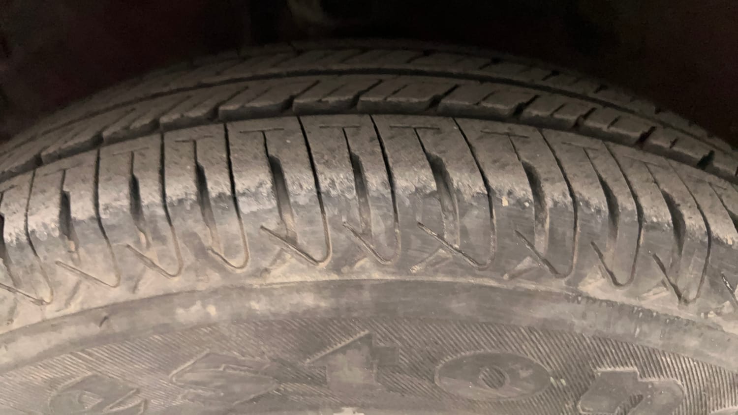Used 2013 Hyundai i10 Sportz 1.2 AT Kappa2 Petrol Automatic tyres LEFT FRONT TYRE TREAD VIEW