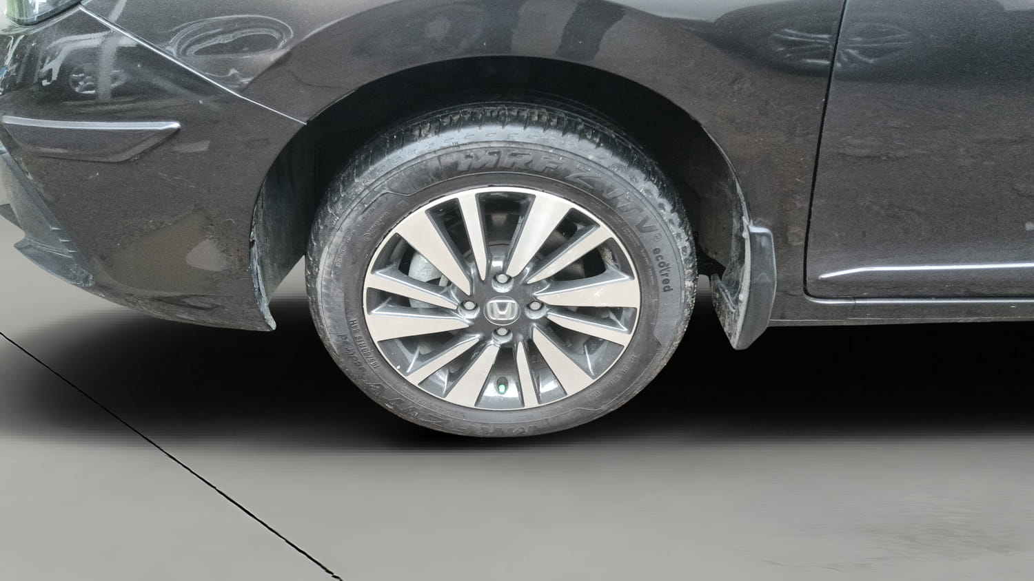 Used 2024 Honda City V Petrol CVT Petrol Automatic tyres LEFT FRONT TYRE RIM VIEW