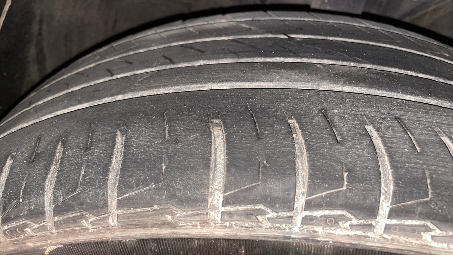 Used 2022 Kia Seltos X Line 1.4 DCT Petrol Automatic tyres RIGHT FRONT TYRE TREAD VIEW