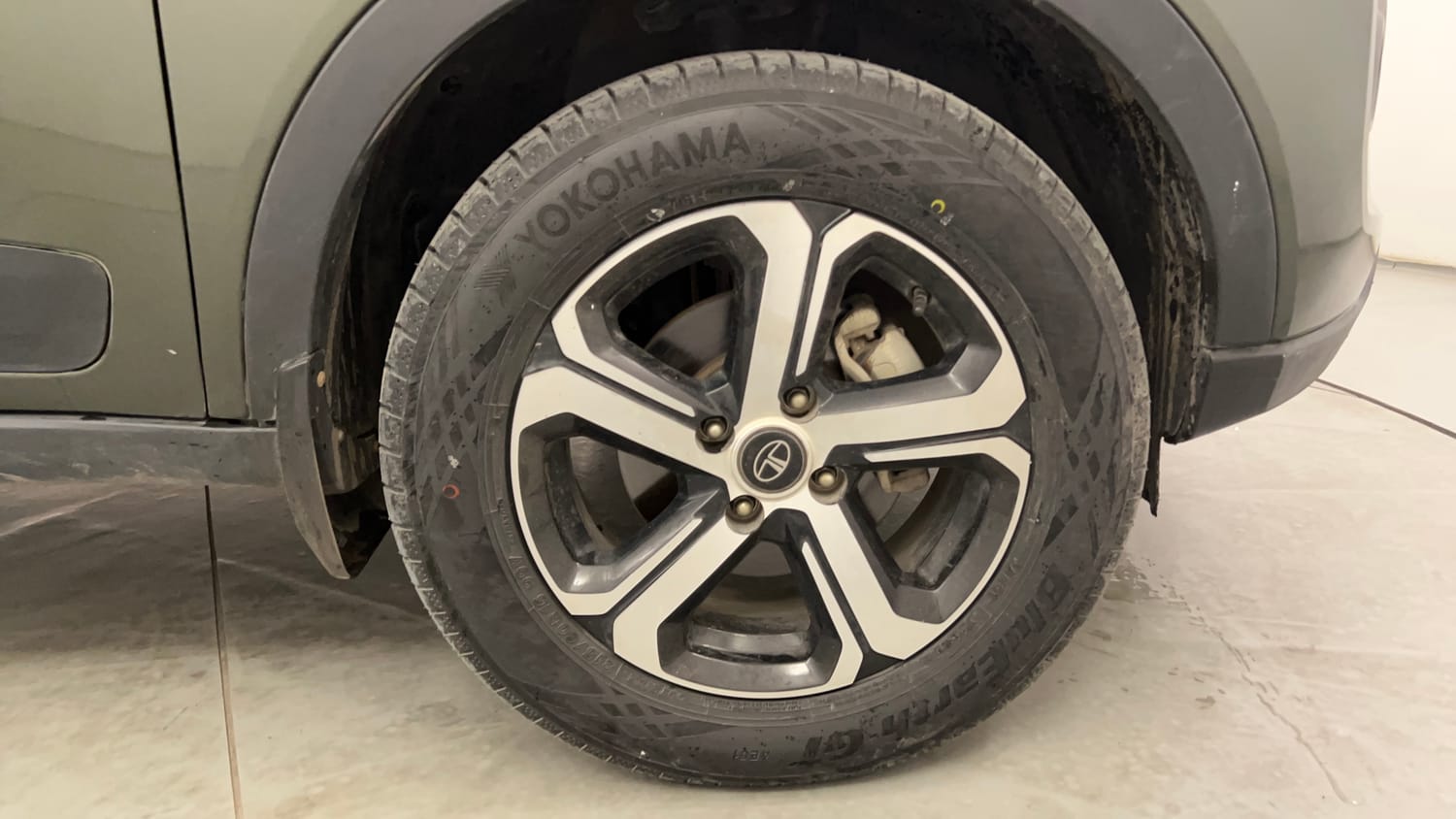 Used 2021 Tata Nexon XZ Plus (O) Petrol Manual tyres RIGHT FRONT TYRE RIM VIEW