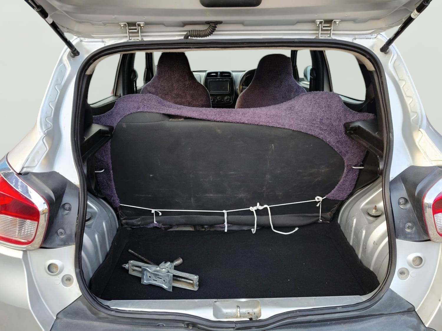 Used 2017 Renault Kwid RXT Opt Petrol Manual interior DICKY INSIDE VIEW