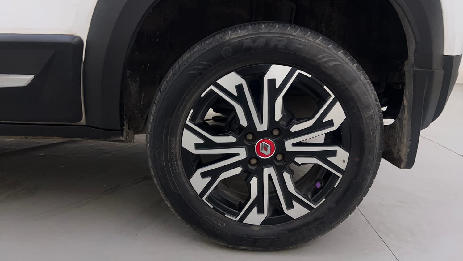 Used 2022 Renault Kiger RXZ 1.0 Turbo MT Petrol Manual tyres LEFT REAR TYRE RIM VIEW