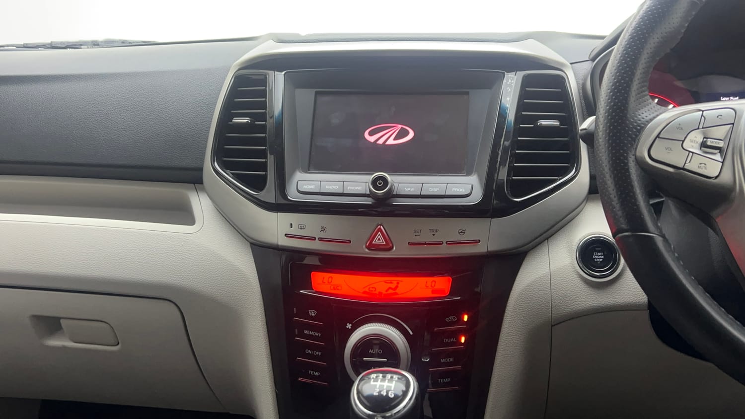 Used 2022 Mahindra XUV 300 W8 1.5 Diesel Diesel Manual interior MUSIC SYSTEM & AC CONTROL VIEW