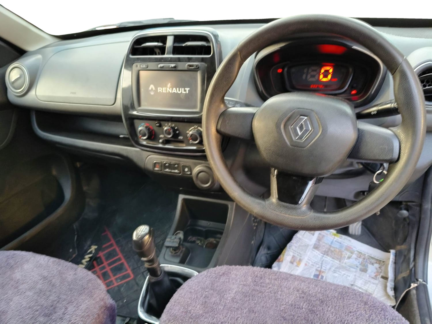 Used 2017 Renault Kwid RXT Opt Petrol Manual interior DASHBOARD VIEW