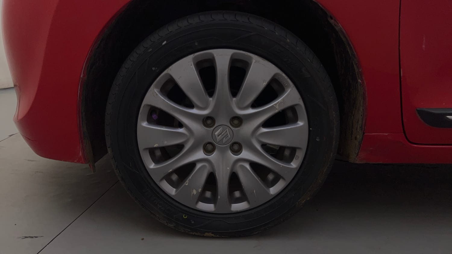 Used 2016 Maruti Suzuki Baleno Zeta 1.2 AT Petrol Automatic tyres LEFT FRONT TYRE RIM VIEW