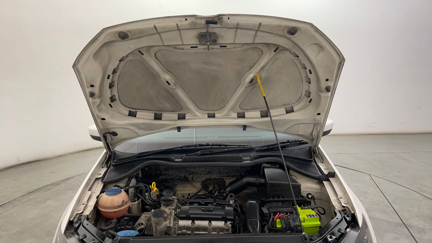 Used 2015 Volkswagen Polo Comfortline 1.2L (P) Petrol Manual engine ENGINE & BONNET OPEN FRONT VIEW