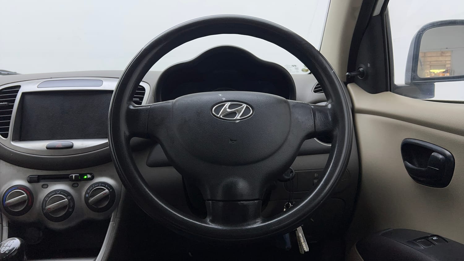 Used 2013 Hyundai i10 Era 1.1 iRDE2 Petrol Manual interior STEERING VIEW