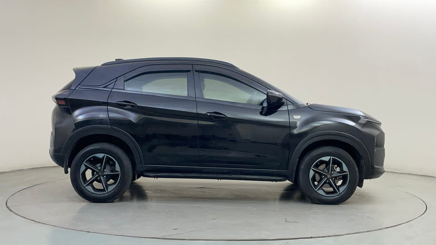 Used 2025 Tata Nexon Creative Plus (S) 1.2 6AMT Dark Edition Petrol Automatic exterior RIGHT SIDE VIEW
