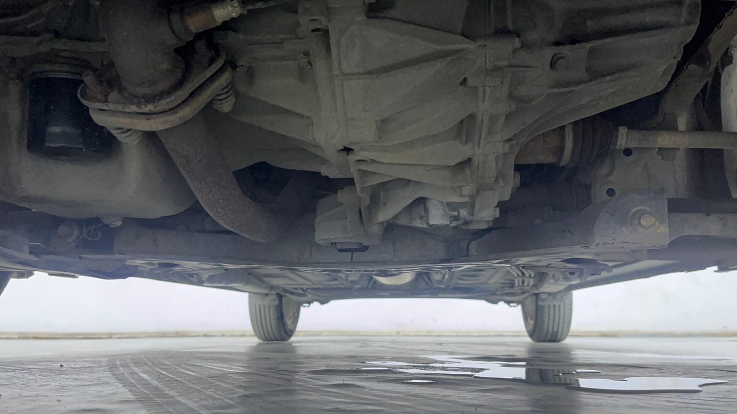 Used 2020 Maruti Suzuki Swift ZXi AMT Petrol Automatic extra FRONT LEFT UNDERBODY VIEW