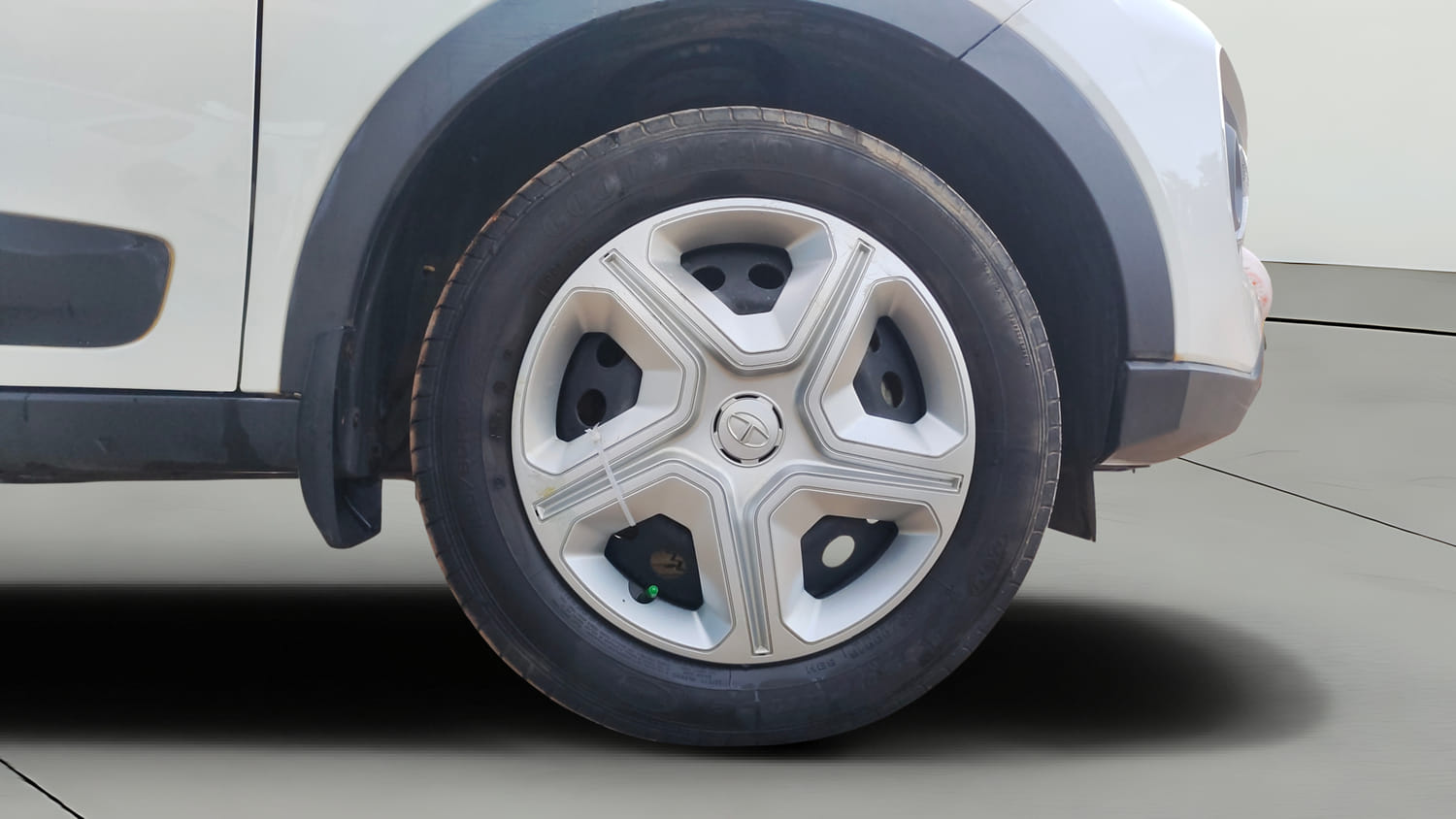 Used 2023 Tata Nexon XMA (S) Diesel Diesel Automatic tyres RIGHT FRONT TYRE RIM VIEW