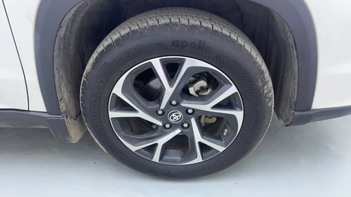 Used 2024 Toyota Urban Cruiser Hyryder V Hybrid Dual Tone Hybrid Automatic tyres RIGHT FRONT TYRE RIM VIEW