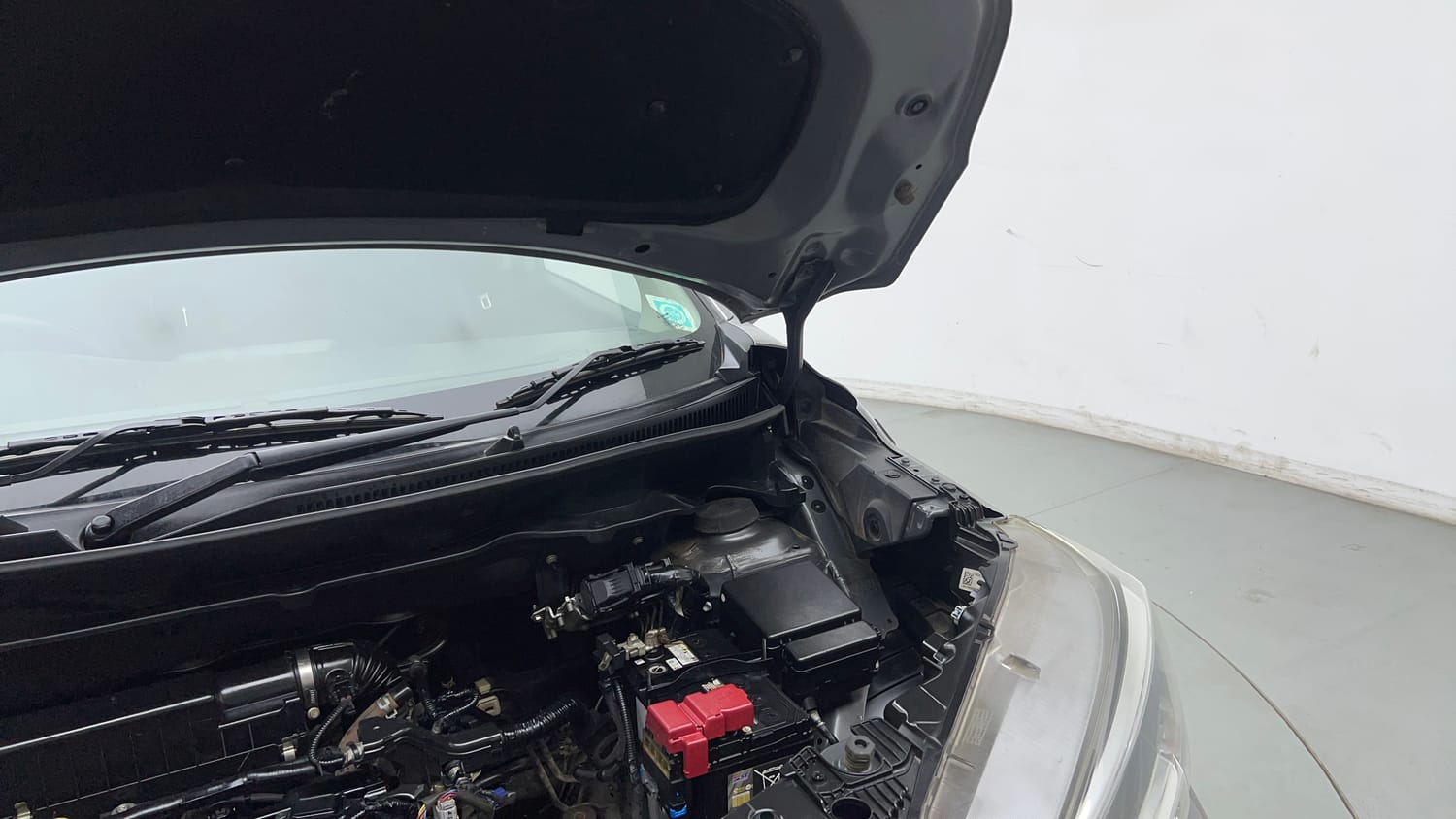 Used 2020 Maruti Suzuki XL6 Zeta MT Petrol Petrol Manual engine ENGINE LEFT SIDE HINGE & APRON VIEW