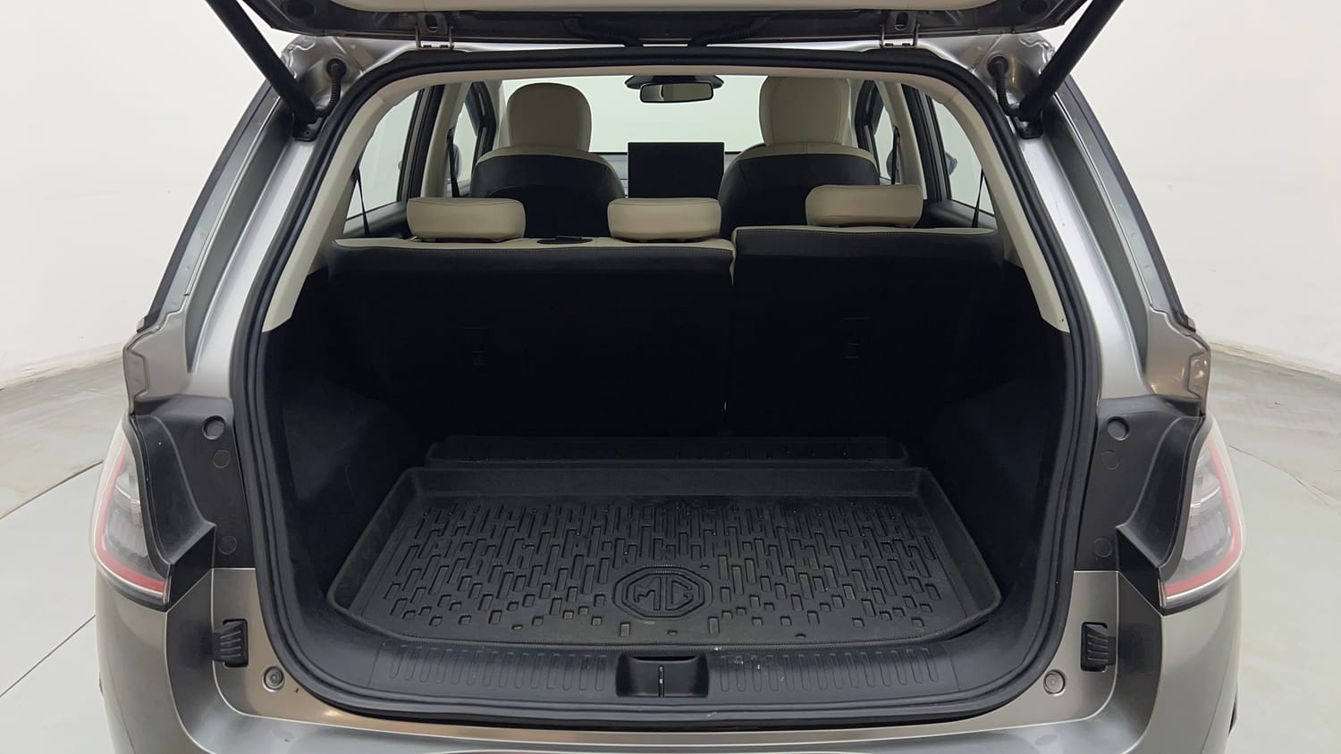 Used 2025 MG Motors Windsor EV Essence Pro Electric Automatic interior DICKY INSIDE VIEW