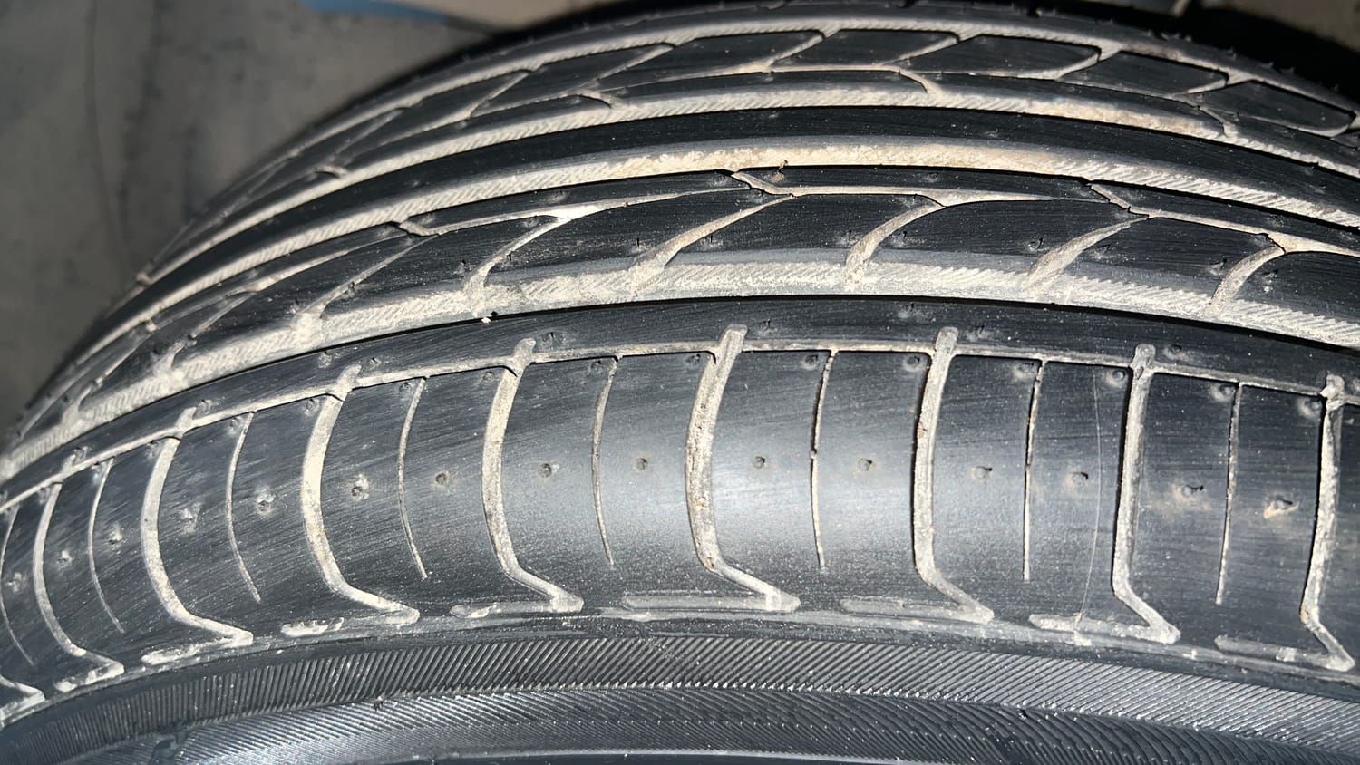Used 2020 Maruti Suzuki XL6 Zeta MT Petrol Petrol Manual tyres LEFT FRONT TYRE TREAD VIEW
