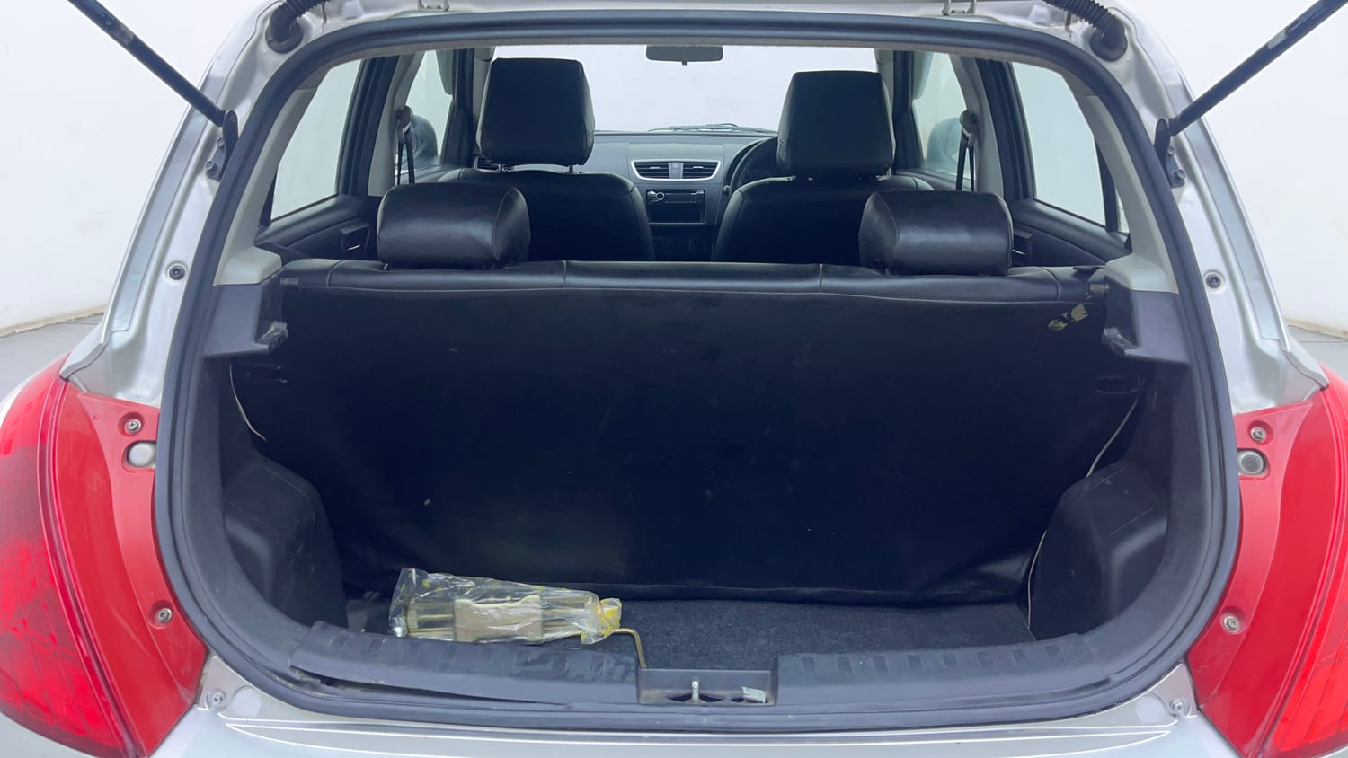 Used 2013 Maruti Suzuki Swift VXi Petrol Manual interior DICKY INSIDE VIEW