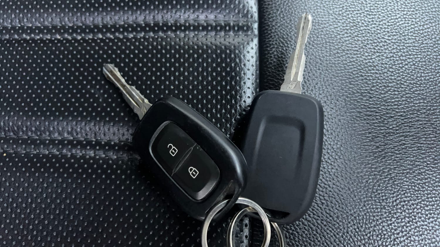 Used 2021 Renault Triber RXT Petrol Manual extra CAR KEY VIEW