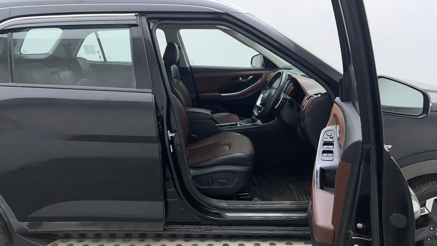 Used 2022 Hyundai Alcazar Signature (O) 7 Seater 1.5 Diesel AT Diesel Automatic interior RIGHT SIDE FRONT DOOR CABIN VIEW