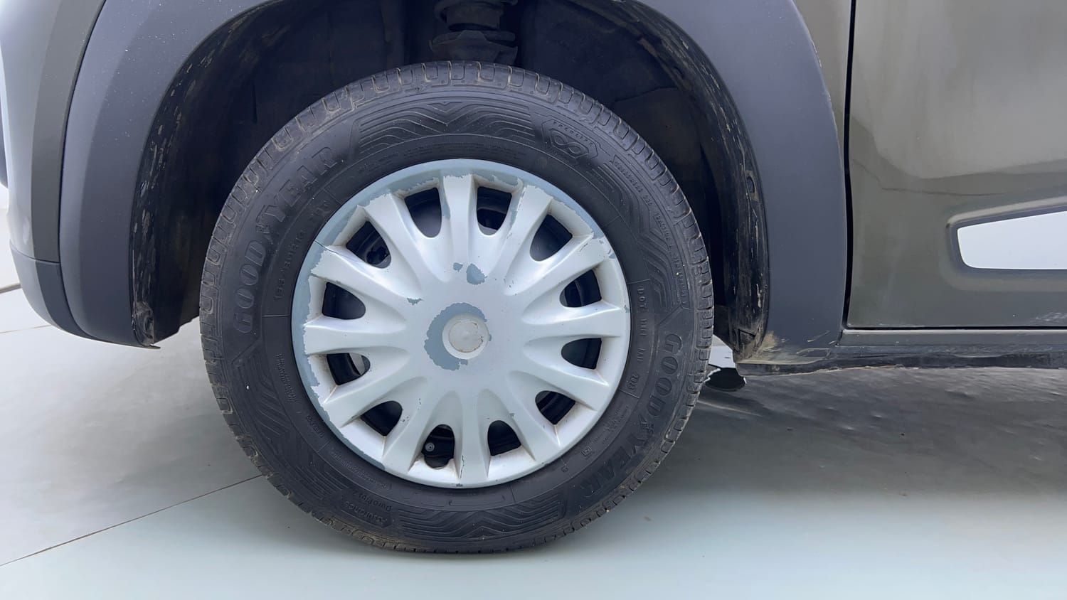 Used 2018 Renault Kwid 1.0 RXT Petrol Manual tyres LEFT FRONT TYRE RIM VIEW