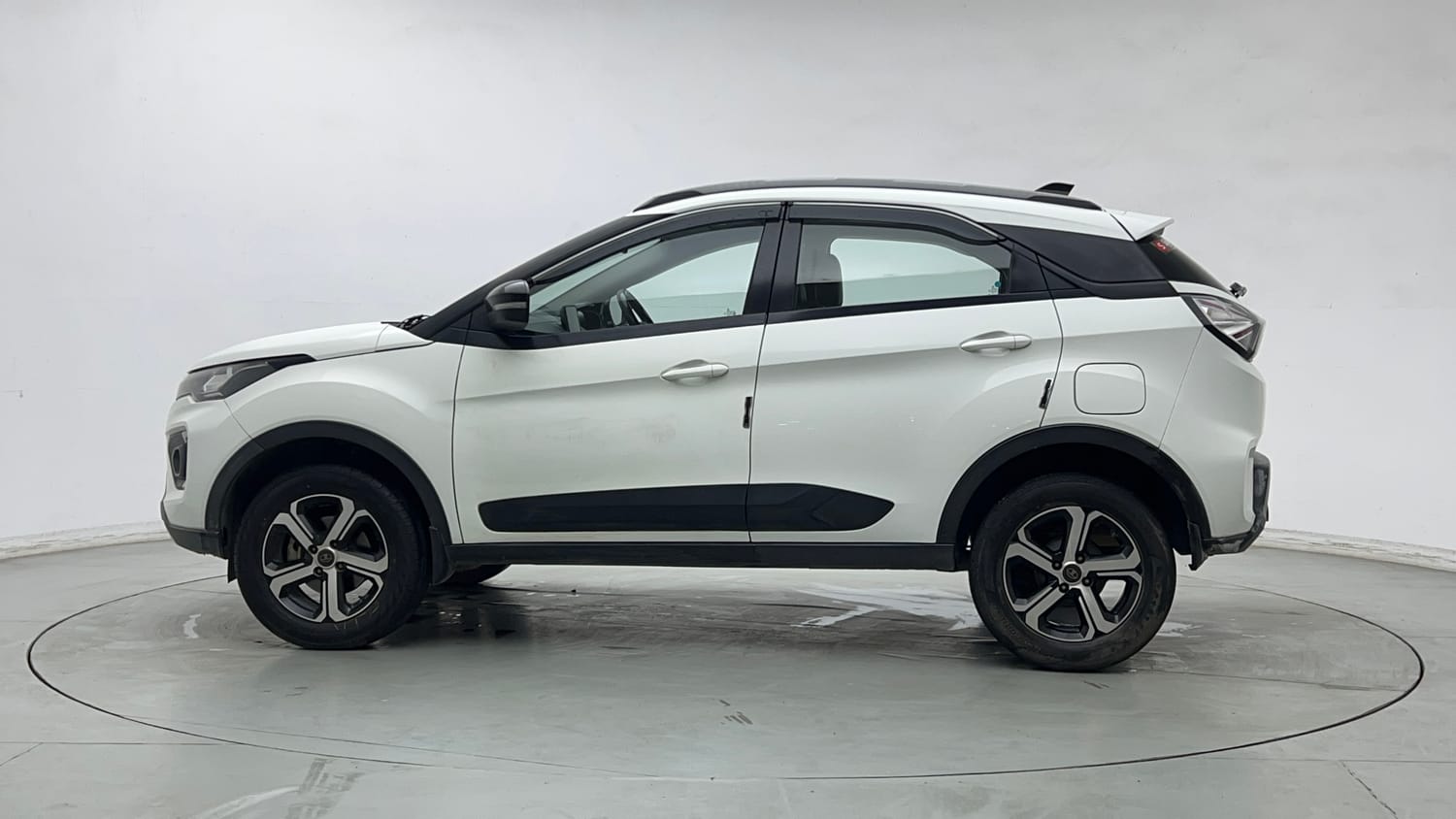 Used 2022 Tata Nexon XZ Plus (HS) Petrol Manual exterior LEFT SIDE VIEW
