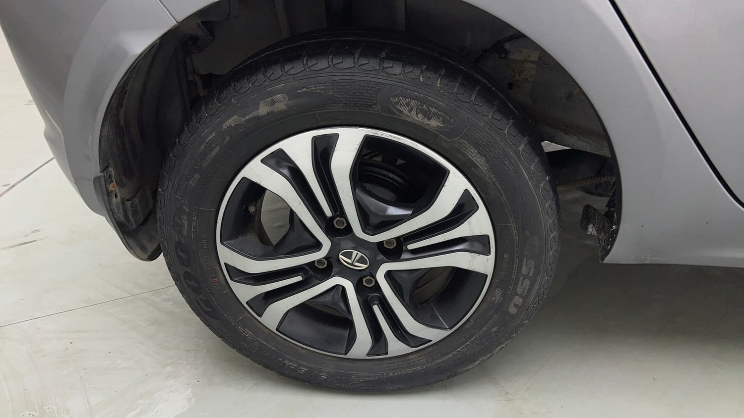 Used 2020 Tata Tiago Revotron XZA Petrol Automatic tyres RIGHT REAR TYRE RIM VIEW
