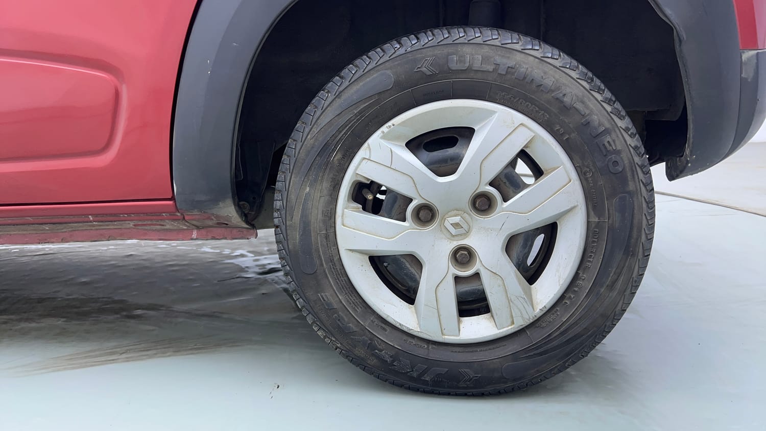 Used 2017 Renault Kwid 1.0 RXT AMT Opt Petrol Automatic tyres LEFT REAR TYRE RIM VIEW