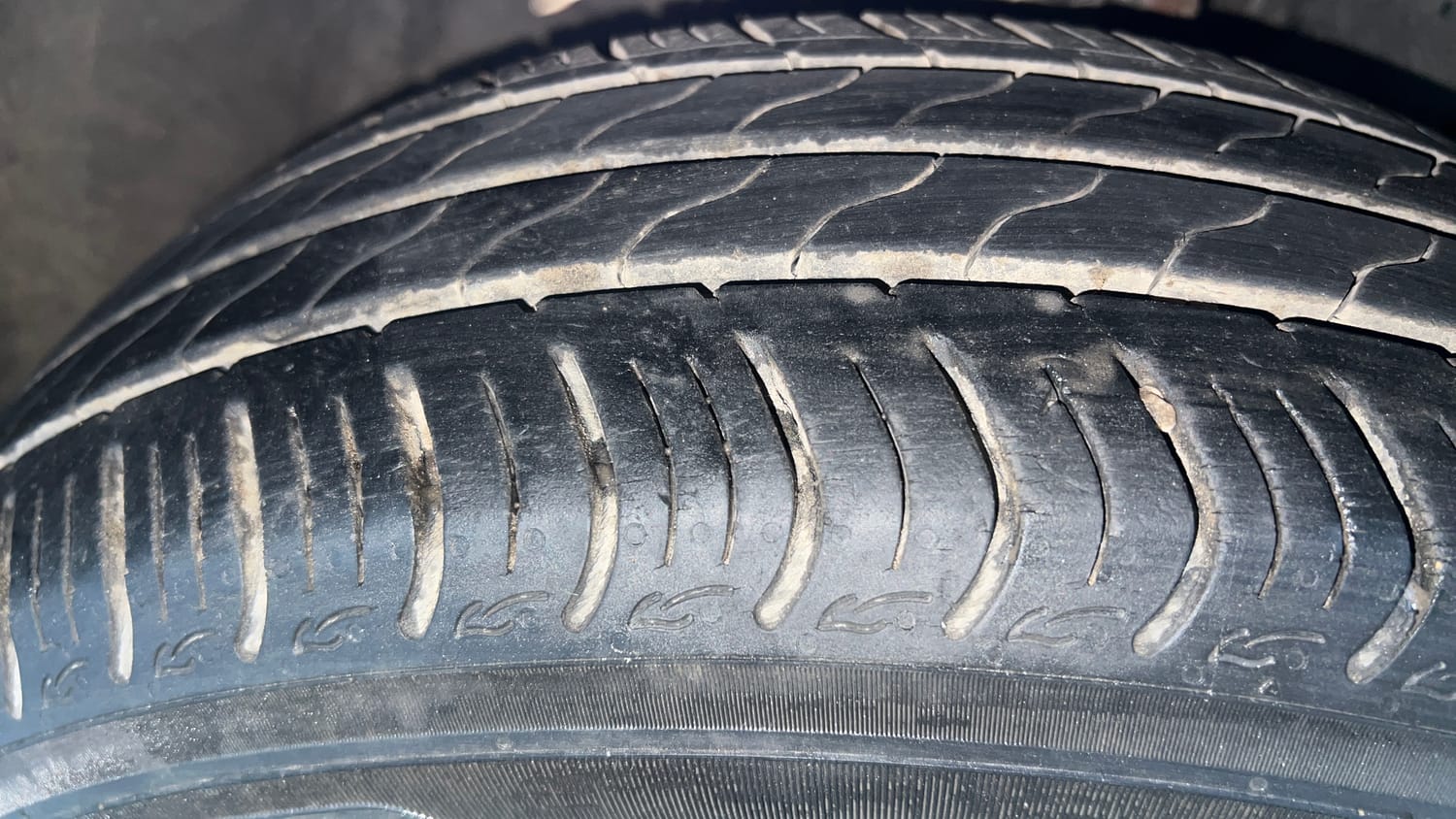 Used 2022 Honda Amaze VX CVT 1.2 Petrol Petrol Automatic tyres RIGHT FRONT TYRE TREAD VIEW