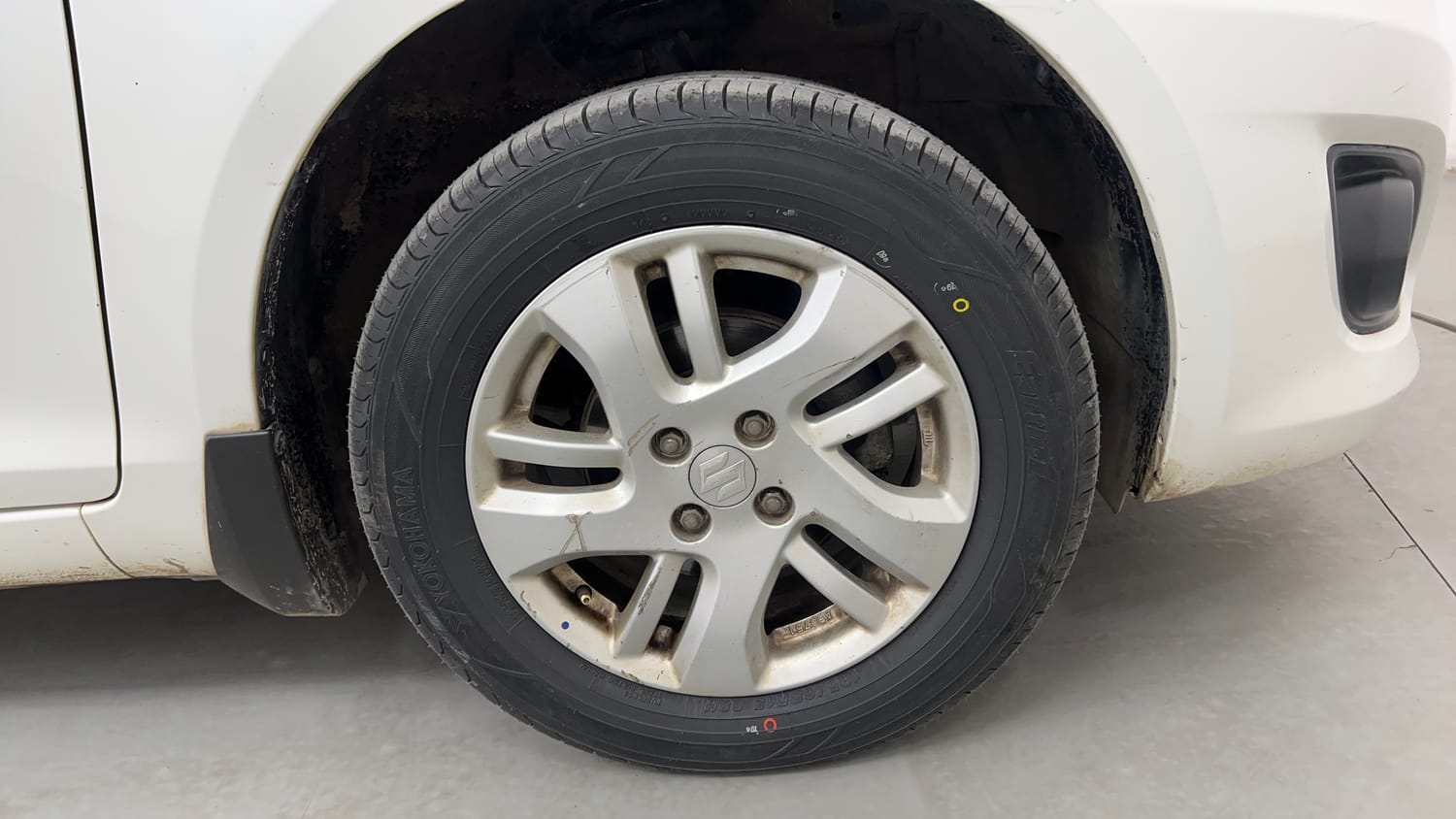 Used 2012 Maruti Suzuki Swift Dzire ZXI Petrol Manual tyres RIGHT FRONT TYRE RIM VIEW