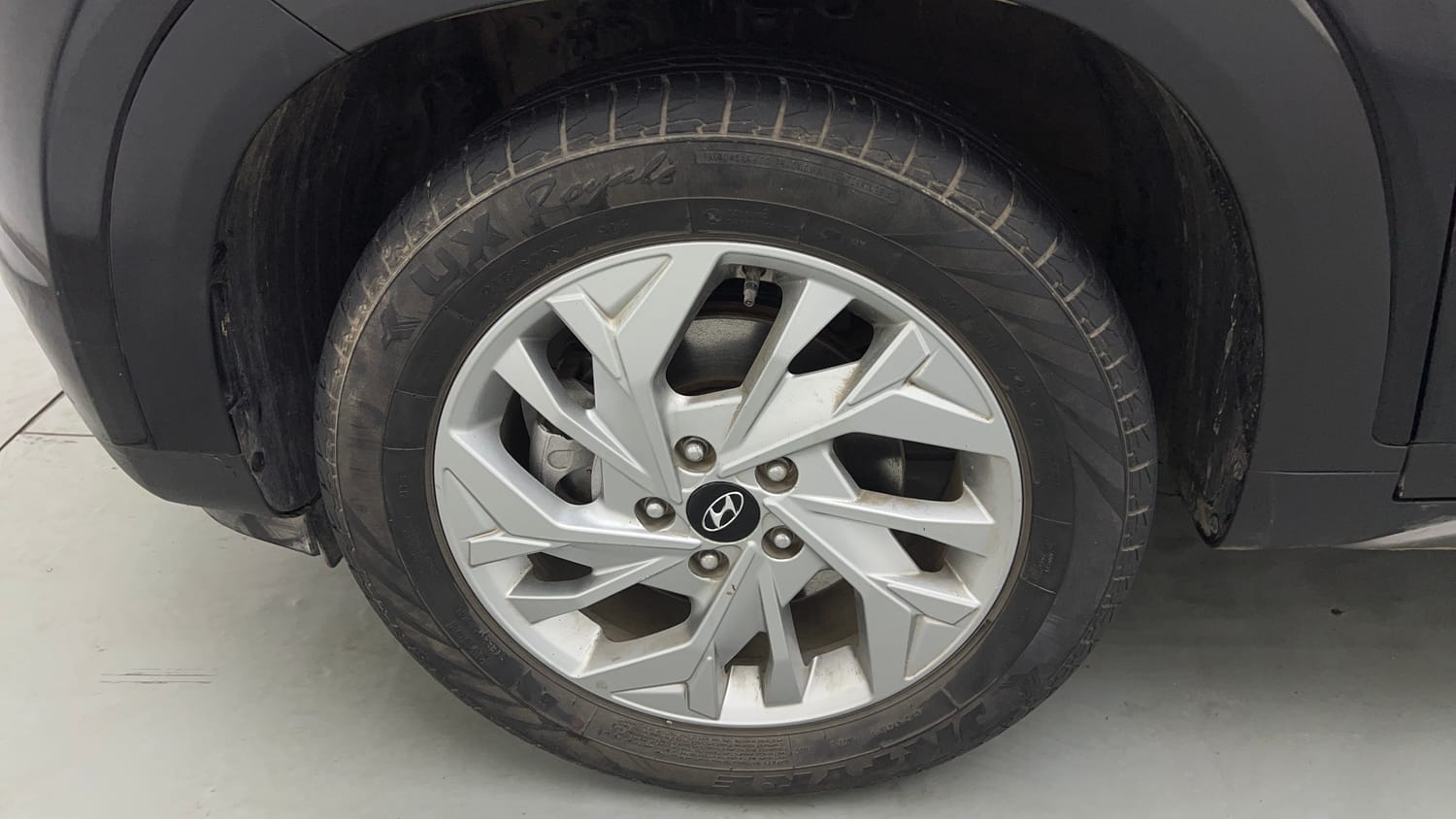 Used 2024 Hyundai Creta SX 1.5 Petrol IVT Petrol Automatic tyres LEFT FRONT TYRE RIM VIEW
