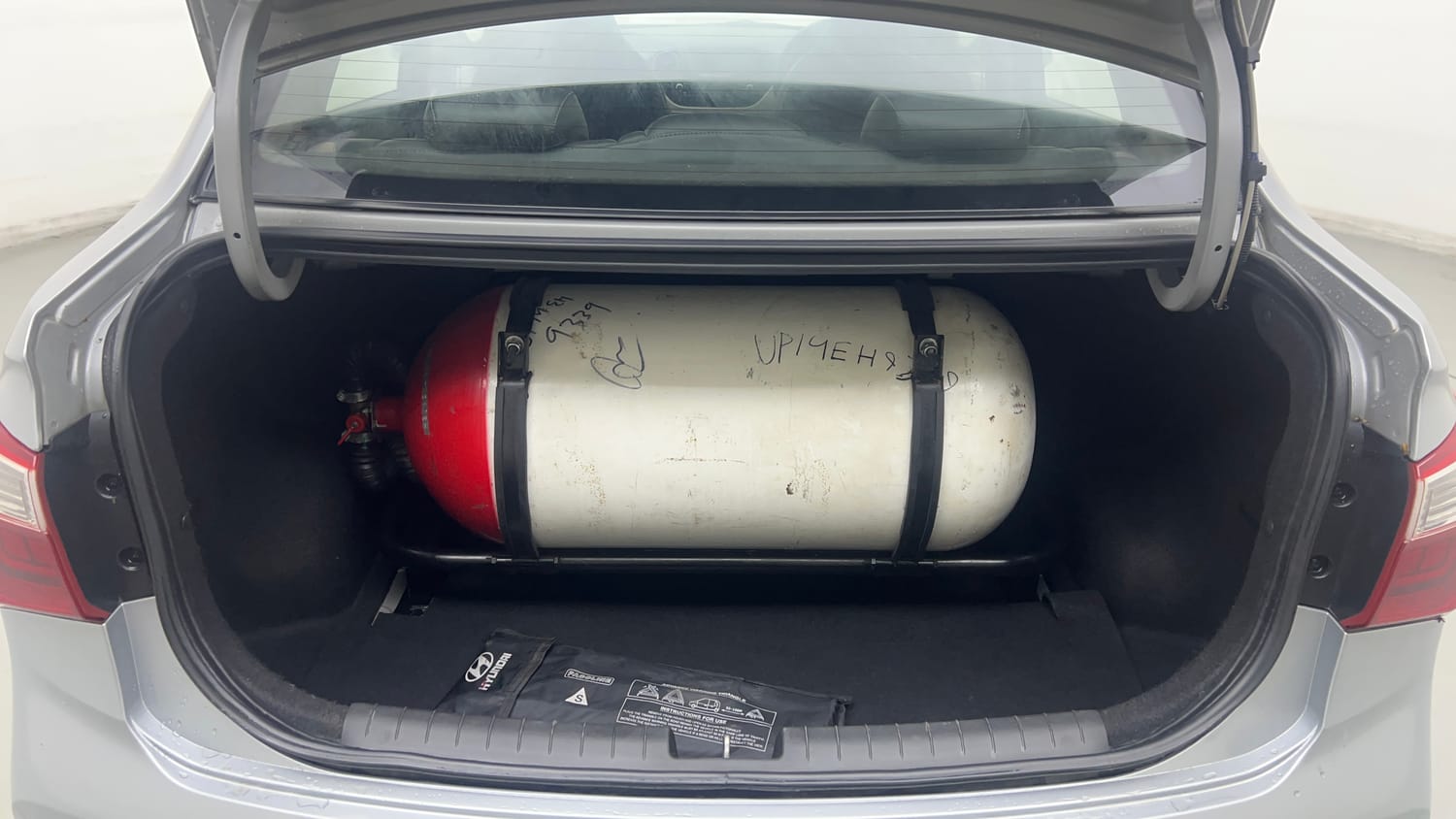 Used 2020 Hyundai Xcent S Petrol+cng(outside fitted) Cng Manual interior DICKY INSIDE VIEW